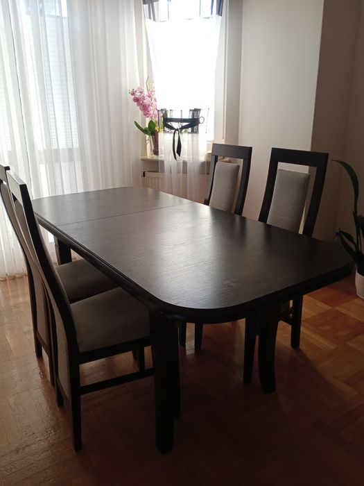 Sprzedam stół rozkładany z krzesłami