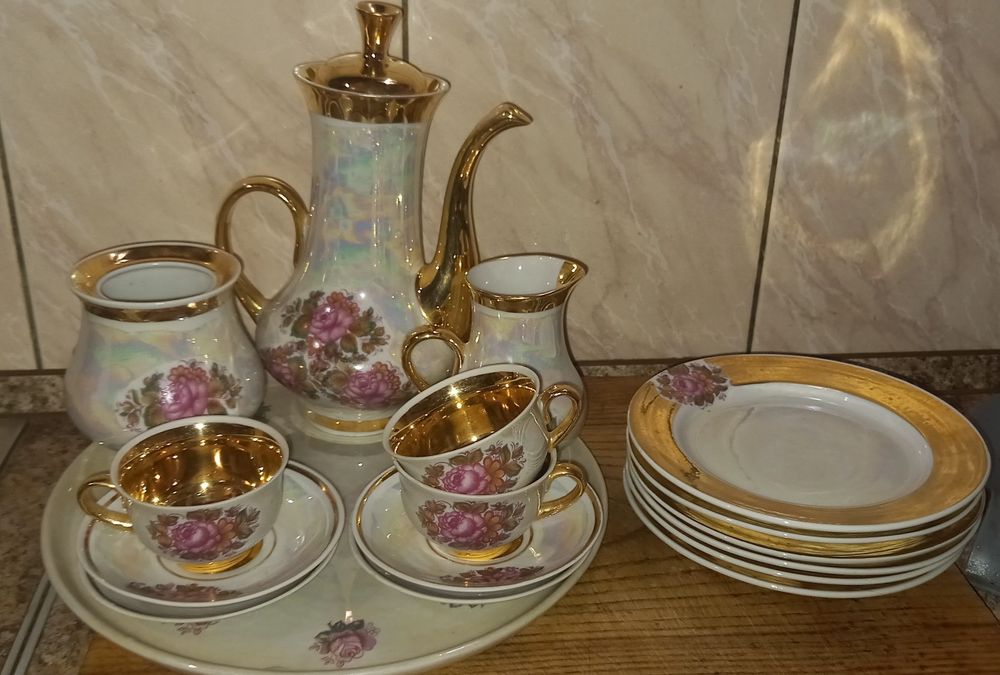 Сервізи фарфорні