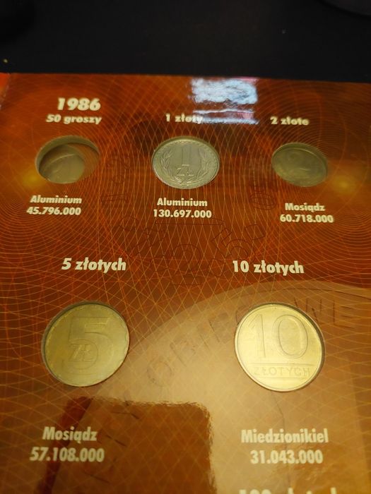 Album klaser z monetami PRL.