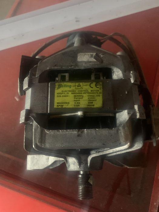 Стиральная машина Hotpoint-Ariston ARSL 80 . Разбор