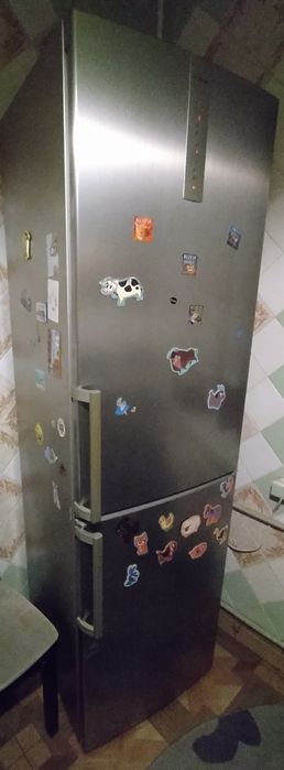 Холодильник Bosh KGN39XL20R01 під ремонт