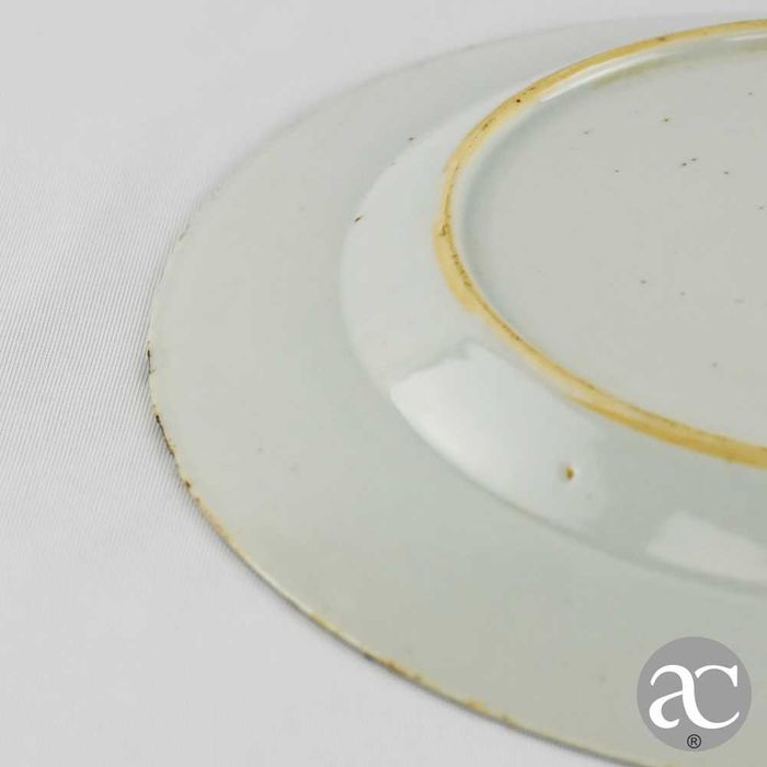 Prato porcelana China período Qianlong, séc. XVIII, pagode e paisagem