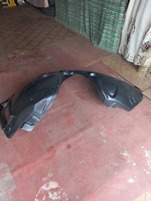 Подкрылок правый передний додж чарджер