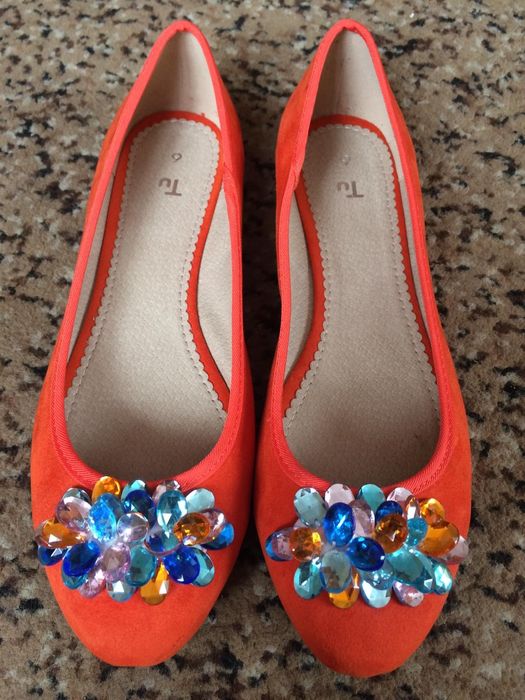 Яскраві жіночі туфлі