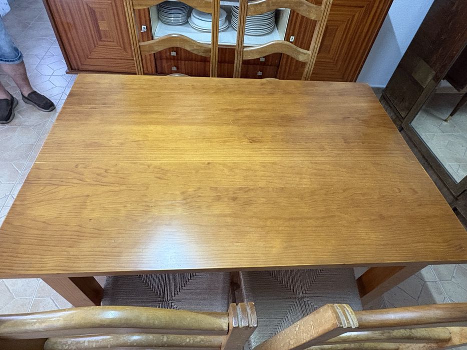 Mesa de madeira em Pinho com 4 cadeiras