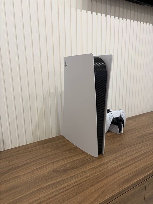 PlayStation 5 digital edition. Fat.