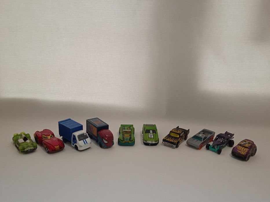 ЗАЛІЗНІ ІГРАШКОВІ МАШИНКИ. Качествені, 100грн.за шт.(1000грн. за  всі)