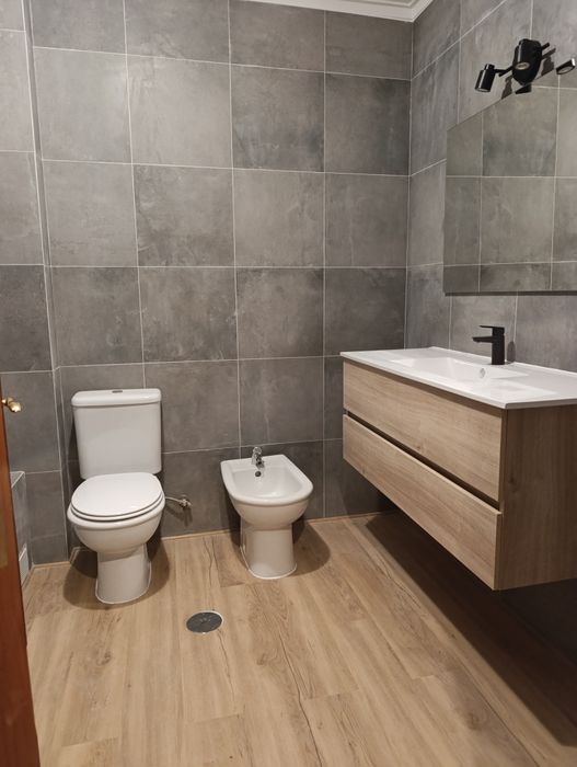 Ladrilhador pedreiro e vinílico profissional