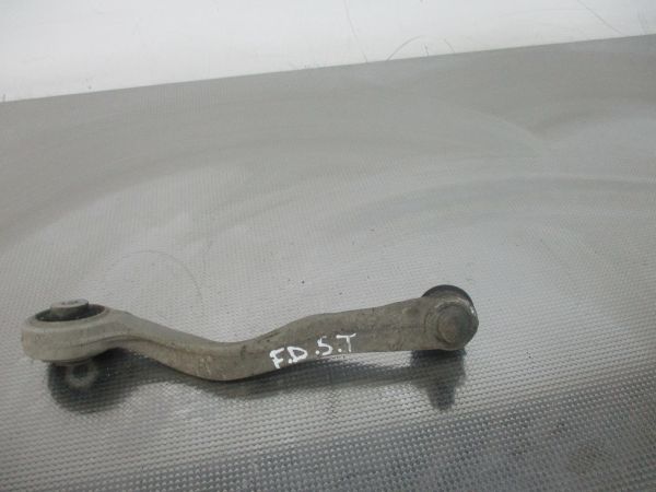 Braço de suspensão frente direito VOLKSWAGEN Passat (3B3)