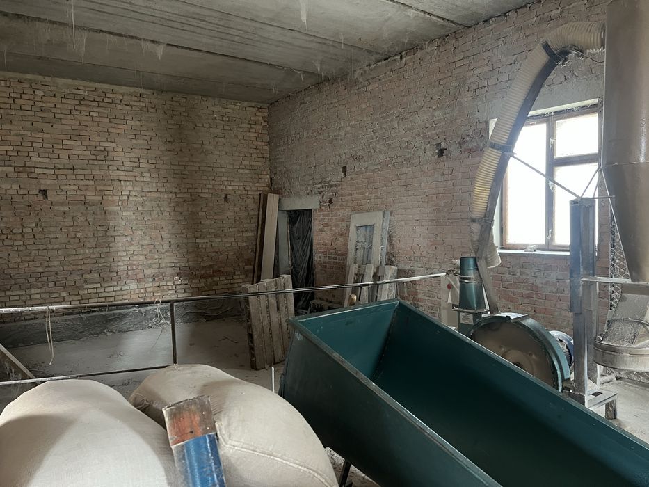 Продається комплекс приміщень в селі Бугрин