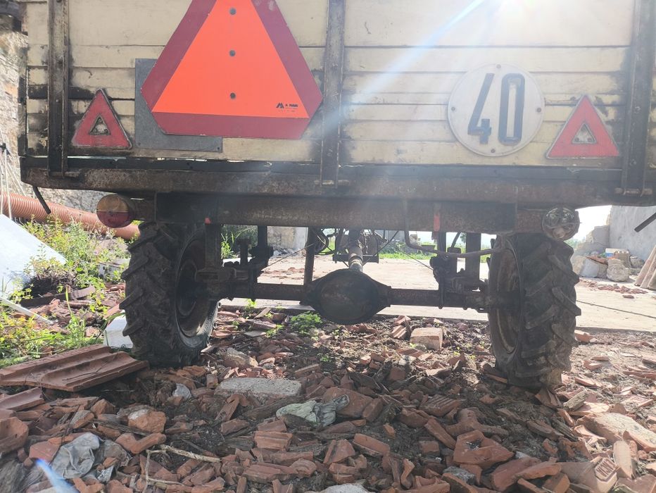 Motocultivador Ferrari com alfaias e atrelado