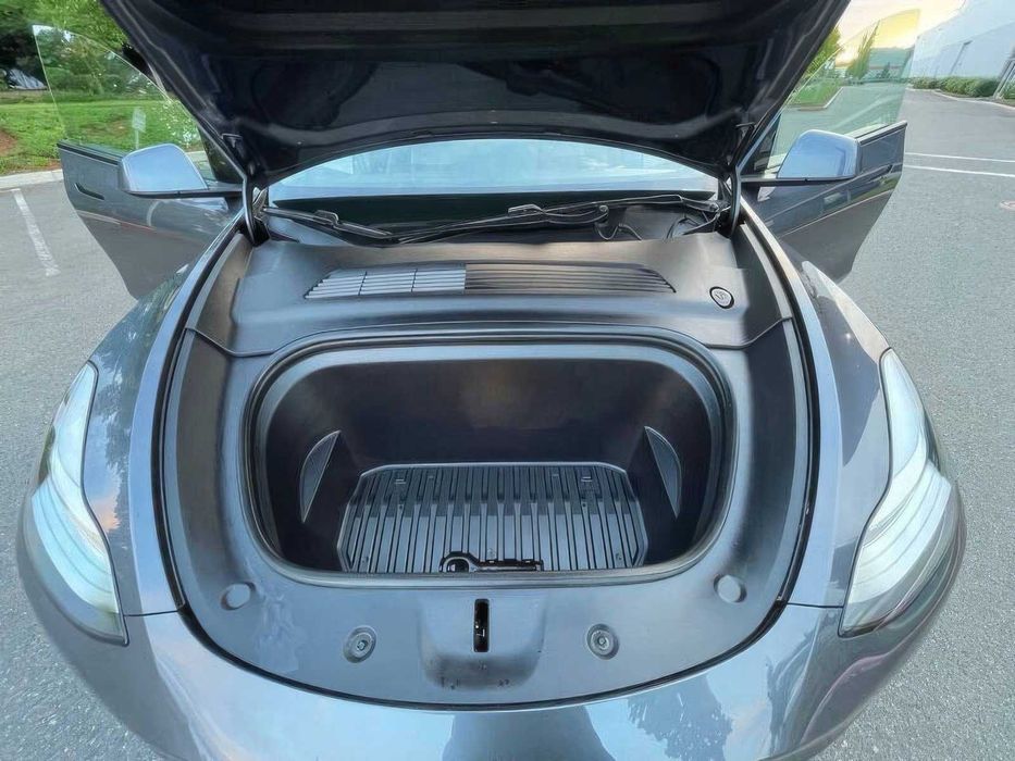 Tesla Model Y Long Range      2020