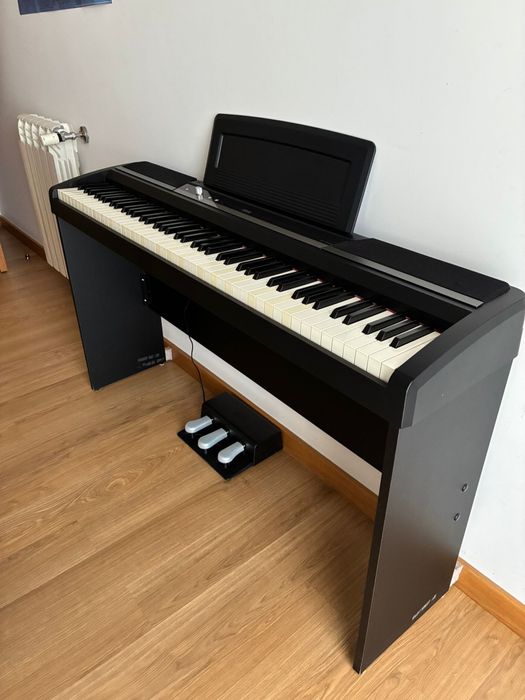 Korg SP-170DX Piano Digital - Bom estado (Preço negociável)