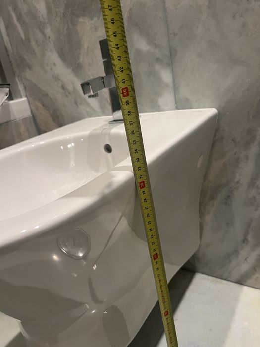 Bidé suspenso + torneira + válvula