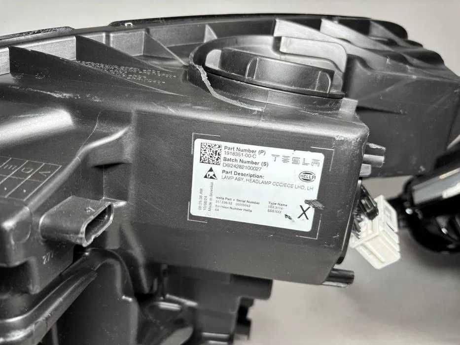 Фара передня права Tesla Model Y Juniper 2025+