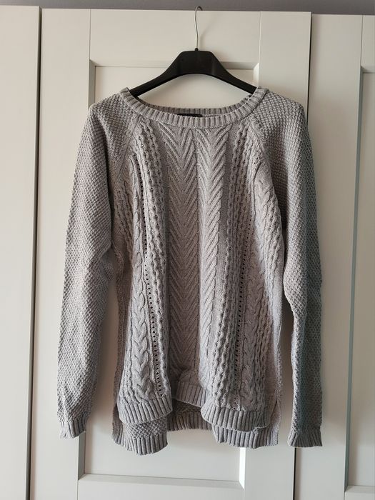 Szary sweter Stradivarius