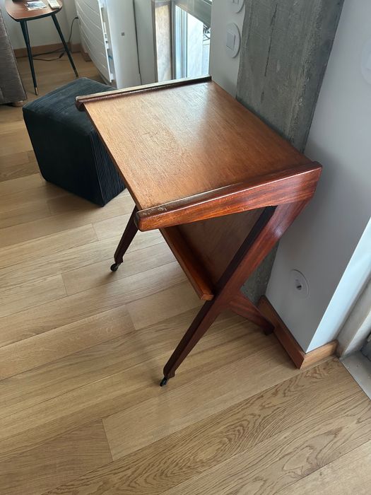 Mesa pequena vintage