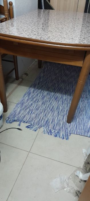 Mesa de cozinha extensivel com 4 cadeiras e 2 bancos