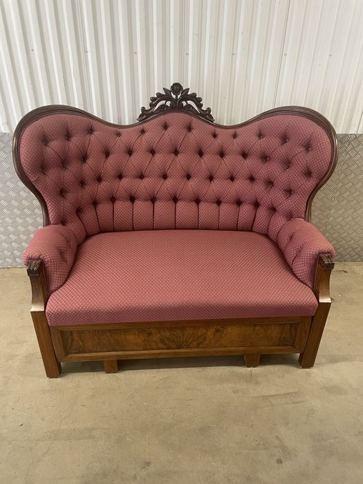 Piękna sofa ze schowkiem