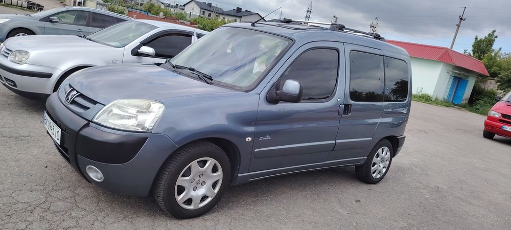 Продам авто Пежо партнер