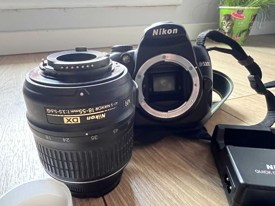 Nikon D5000 | Nikkor VR DX AF-S 18-55 mm | torba | zużycie 19%