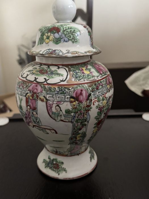 Varias louças decoraçao novas de exposição algumas com mais de 40 anos