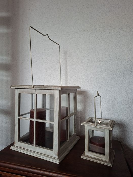 2 lanternins brancos decorativos