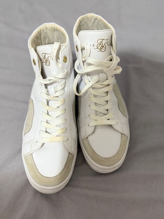 Botas siksilk brancas