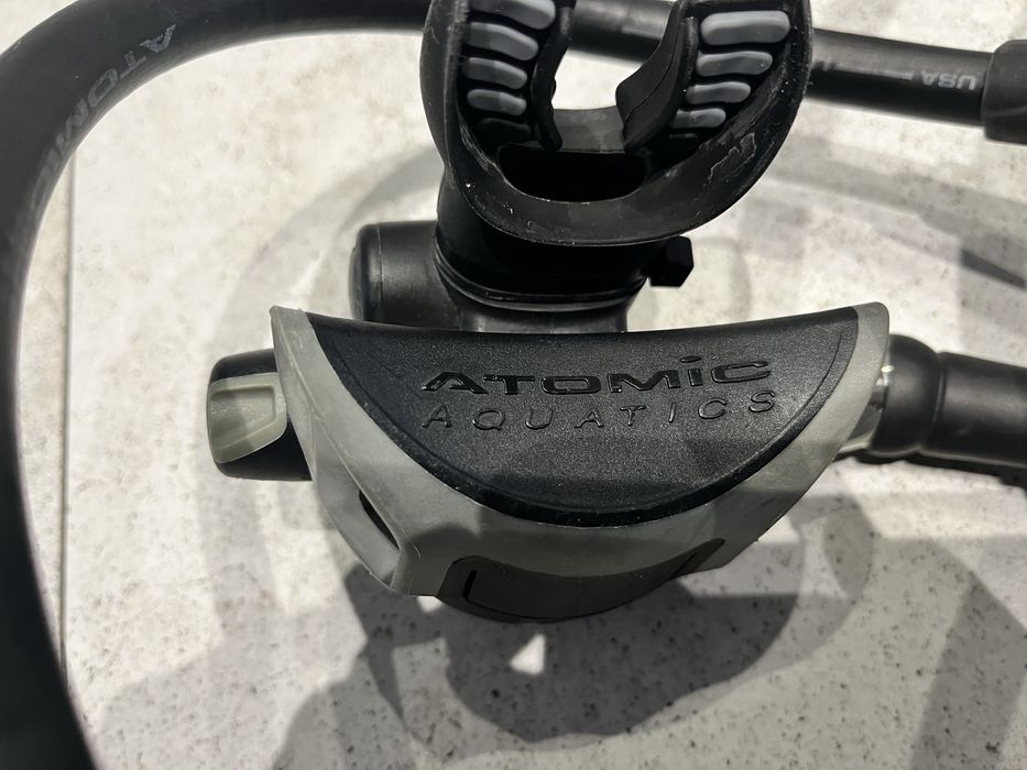 Automat Atomic skonfigurowany pod Sidemount
