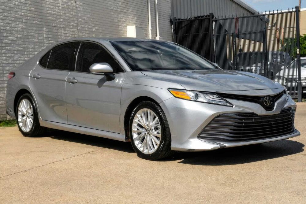 Toyota Camry Xle      2020