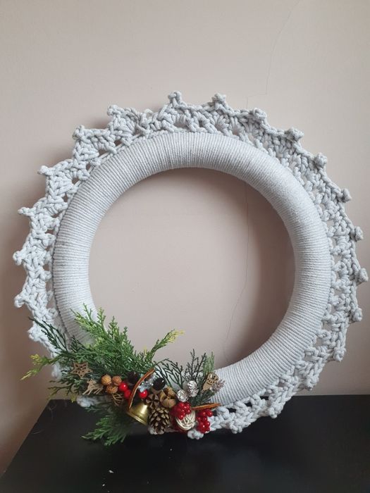Wianek Bożonarodzeniowy na szydełku, rękodzieło