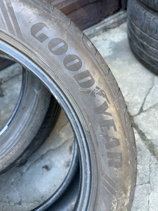 245/50R20 Good year suv