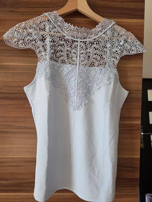 Elegancka bluzka damska z koronką Mohito M