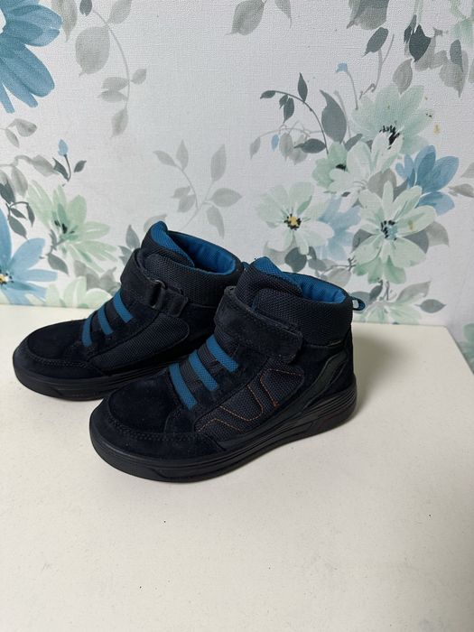 Продам детские зимние ботинки ecco в хорошем состоянии  33 р.  1200грн