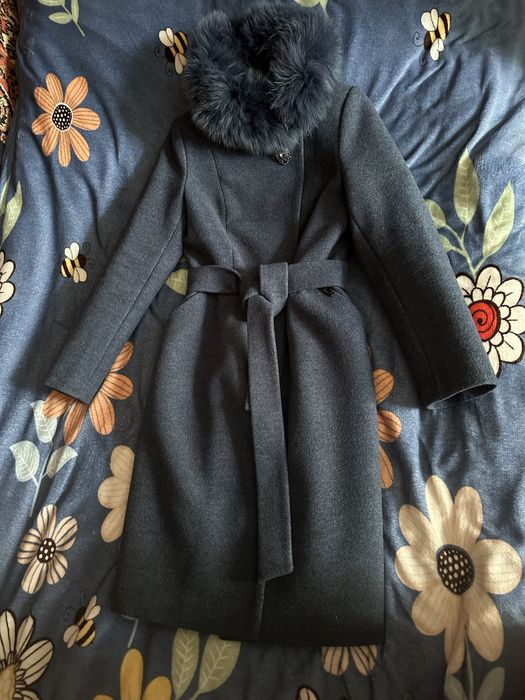 Пальто синього кольору на дівчину розмір S