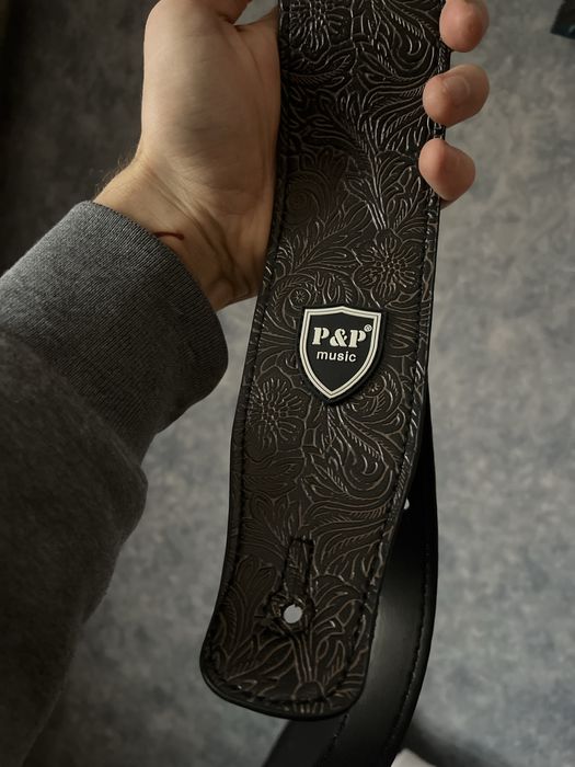 Гітарний ремень на електрогітару