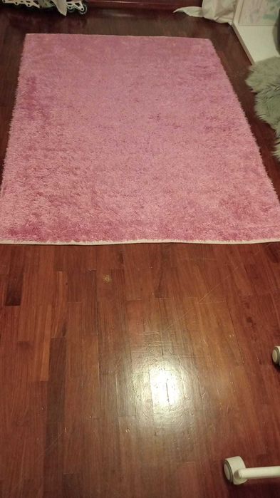 Tapete rosa em muito bom estado