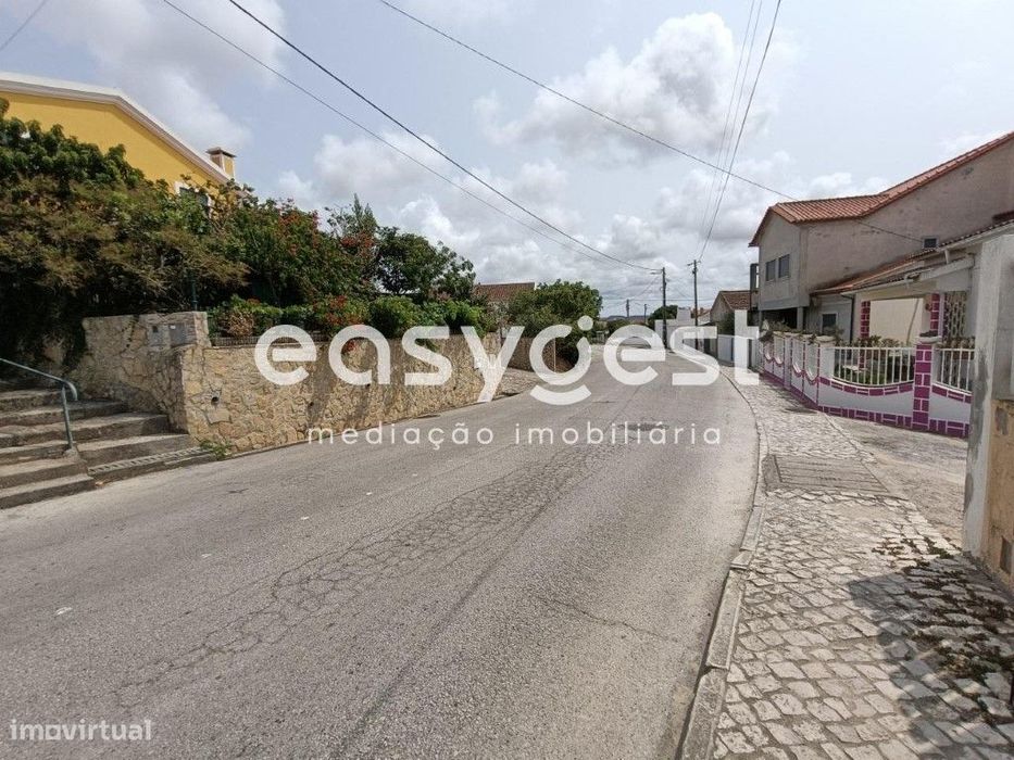 Terreno Urbano com projeto pré aprovado para construir Moradia T2