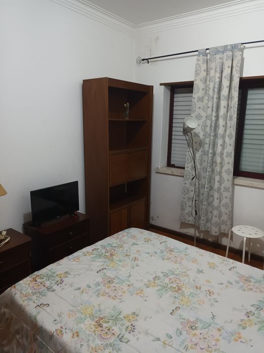 Alugo quarto em Costa da Caparica