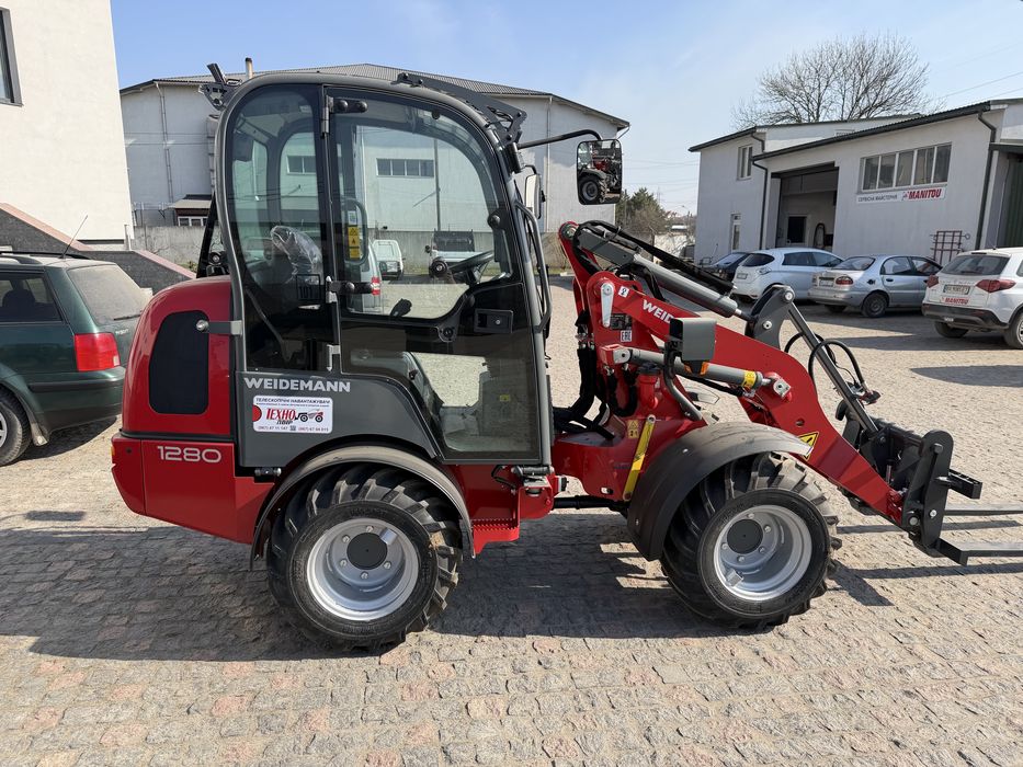 Компактний фронтальний навантажувач Weidemann Hoftrac 1280