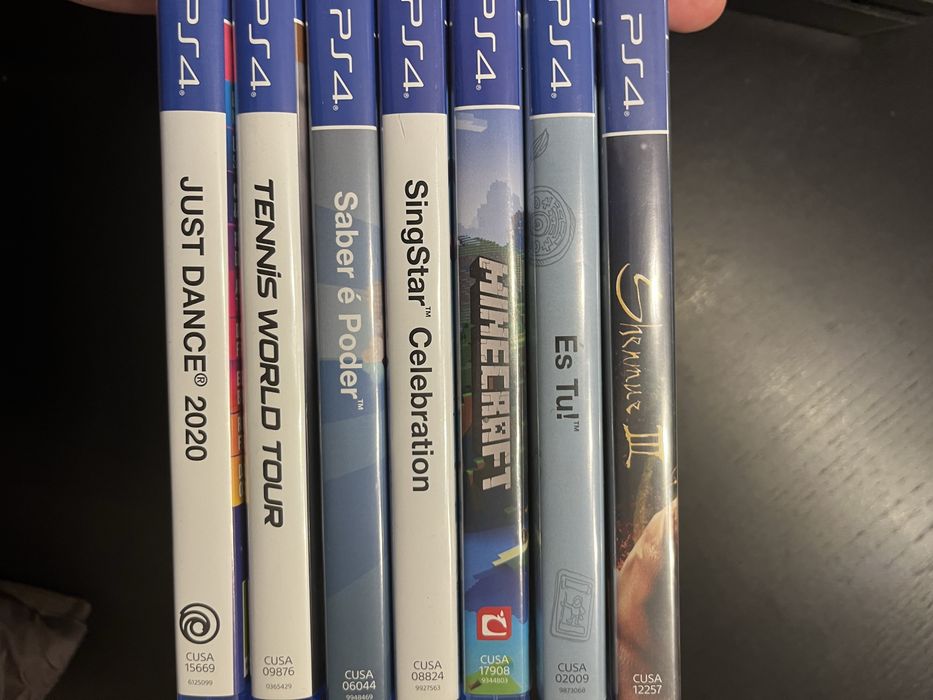 Playstation 4 (com 2 comandos e 7 jogos)