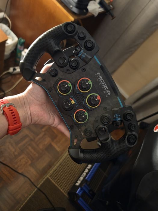 Volantes MOZA GS V2 P + RS V2
 
V2
 
Steerin
 
V2
 
Steering
 
Wheel