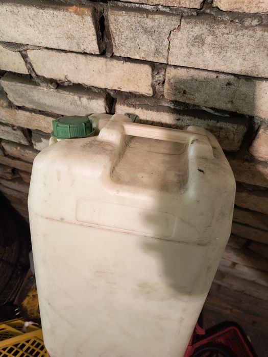 Oddam za darmo kanister po ropie
