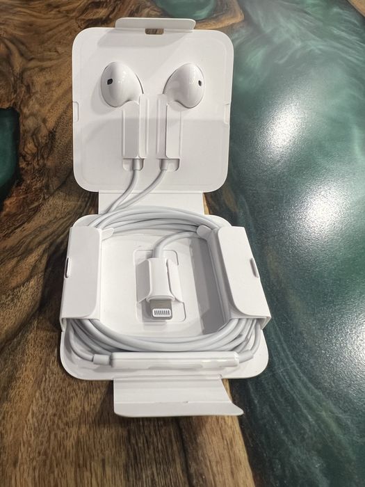 Оригінальні навушники з мікрофоном Apple EarPods Lightning