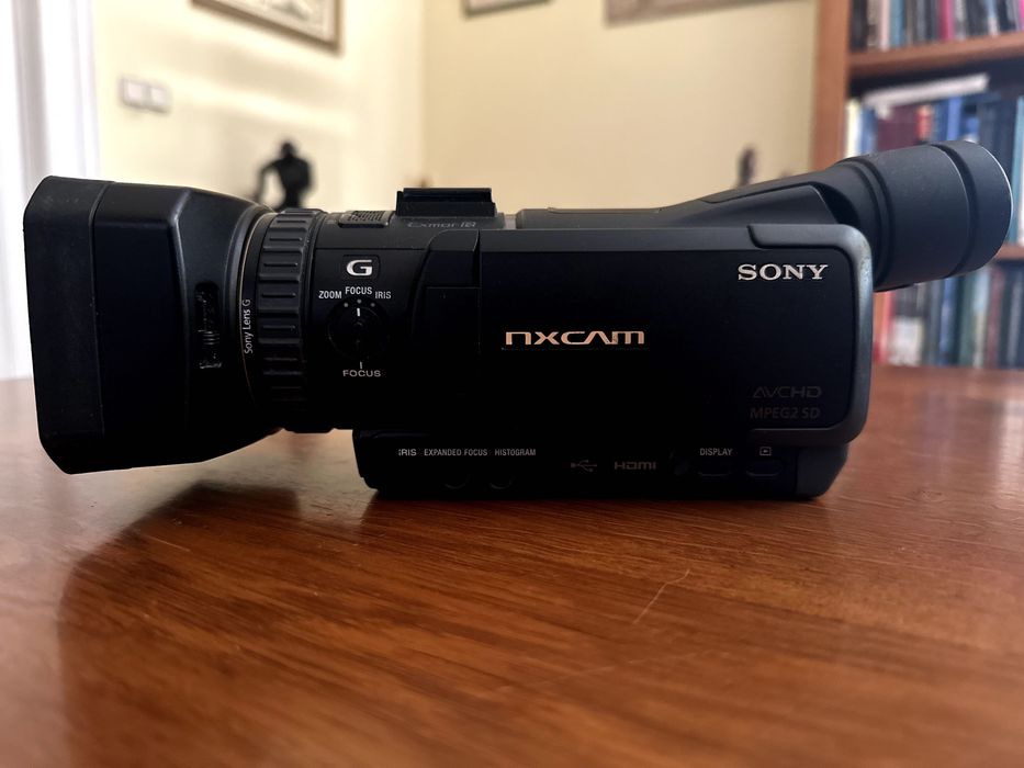 Câmara de Filmar Sony HXR-NX70 (Novo Preço)