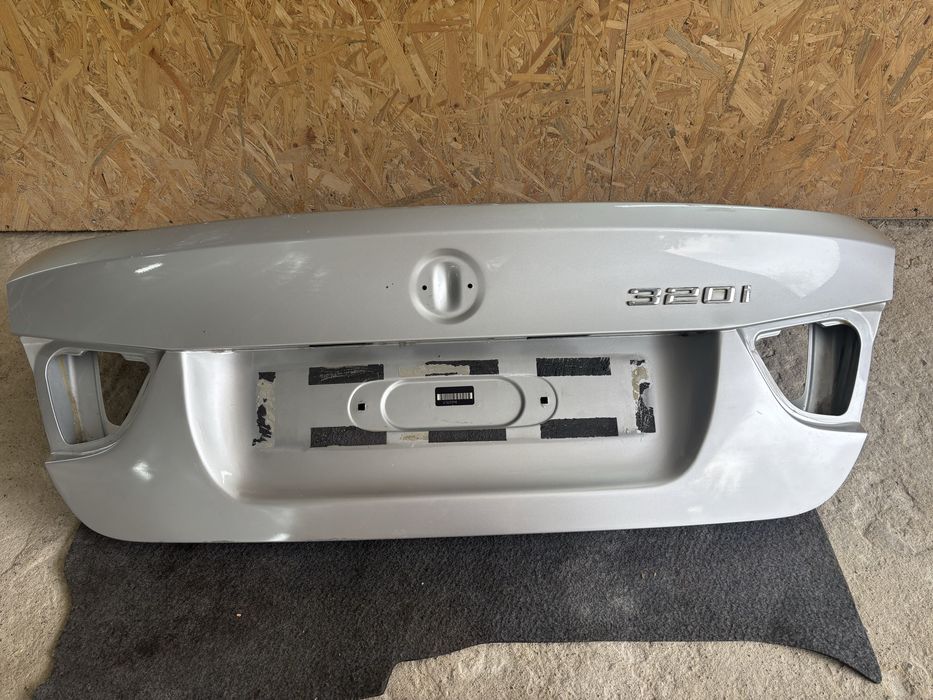 Klapa bagażnika do BMW E90 polift srebrna