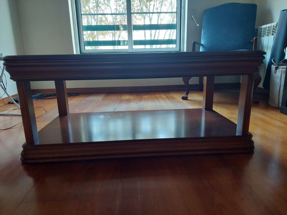 Mesa de Centro em Madeira Maciça