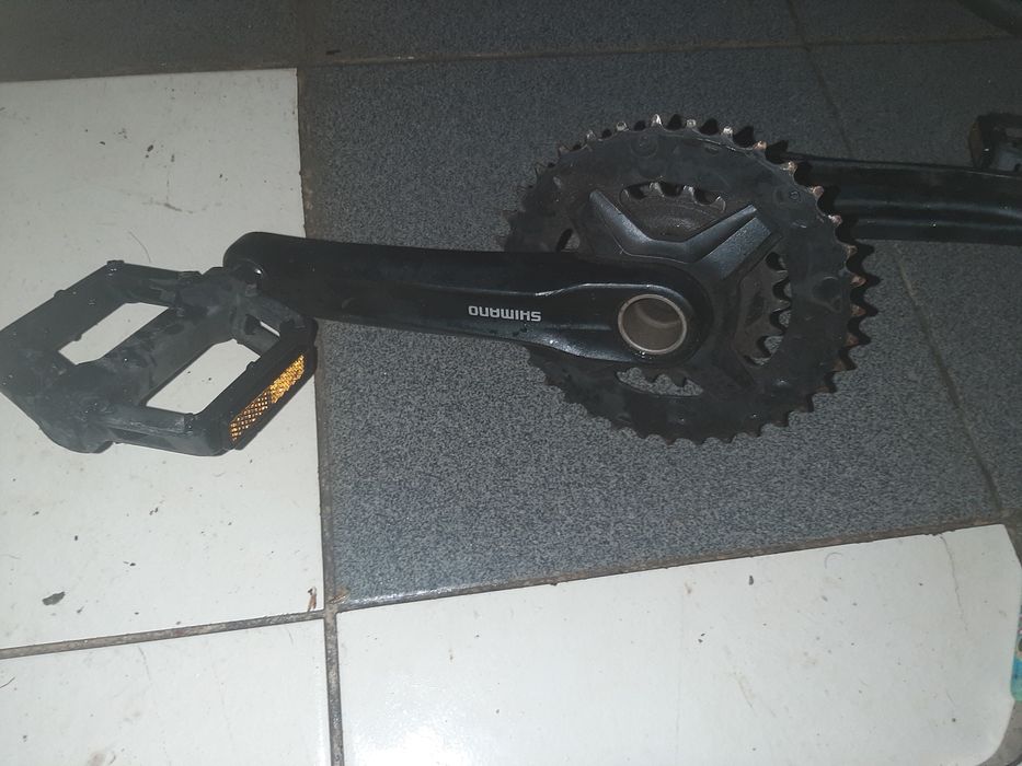 Vendo pedaleira de btt shimano 9v