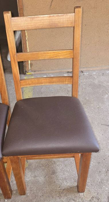 Cadeiras em madeira de castanheiro, .maciça