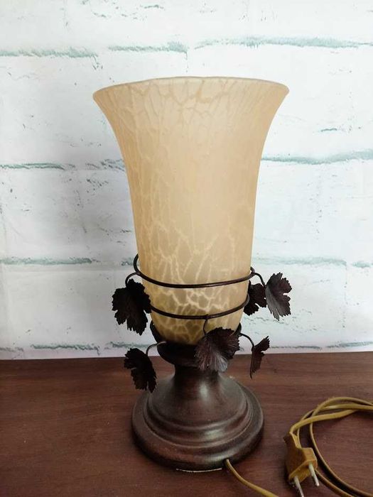 Lindíssimo par de candeeiros em vidro e adorno metal